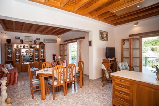Вилла Fernanda'S Traditional 2 Floor House Порос Экстерьер фото